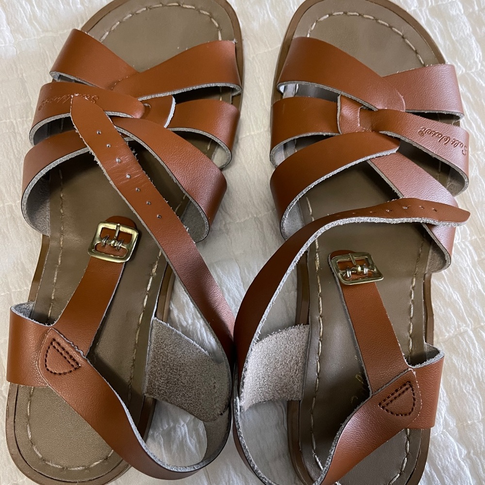 Womens size 9 brown classic saltwater sandals
